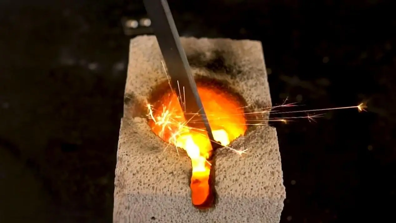 Can Heating a Magnetic Material Change Its Internal Lattice Structure