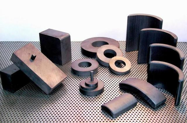 ¿Qué son los imanes cerámicos?