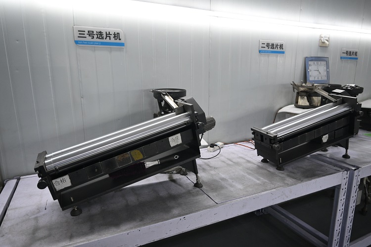 Come scegliere il giusto grado magnete NdFeB sinterizzato (N35 vs N42 vs N52) per applicazioni industriali nel 2026 2 Apparecchiature di prova di precisione per la verifica di grado magnete NdFeB sinterizzato