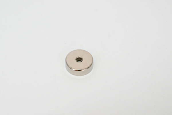 How to Choose a Pot Magnet for Industrial Holding & Mounting Applications | 2026 Guide 4 Round pot magnet with center mounting hole