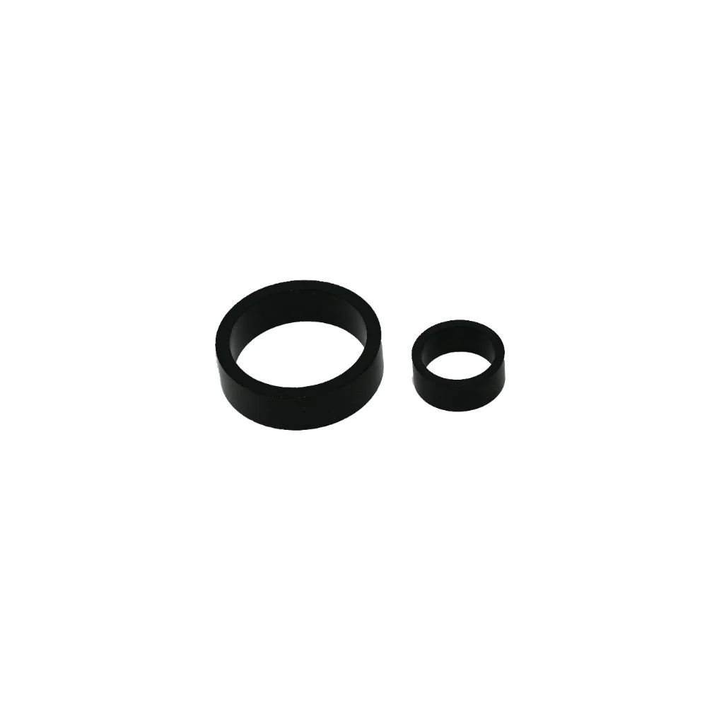 Black outline of a large ring and a small ring side by side